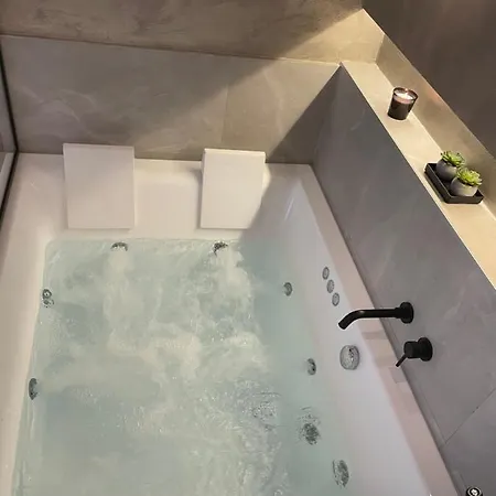Jacuzzi Suite Ladadika Thessaloniki Exterior photo