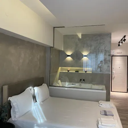 Jacuzzi Suite Ladadika Thessaloniki Exterior photo