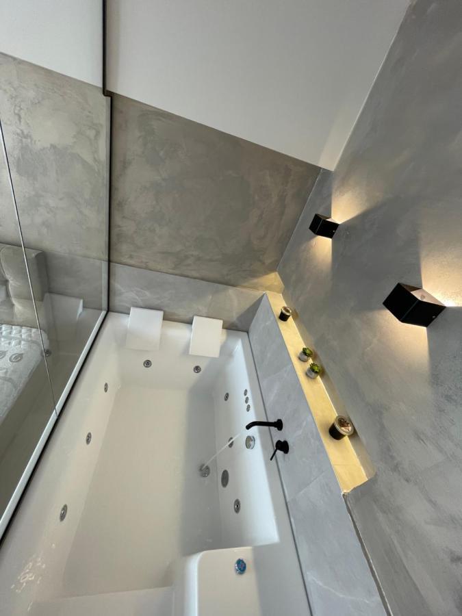 Apartment Jacuzzi Ladadika Thessaloniki