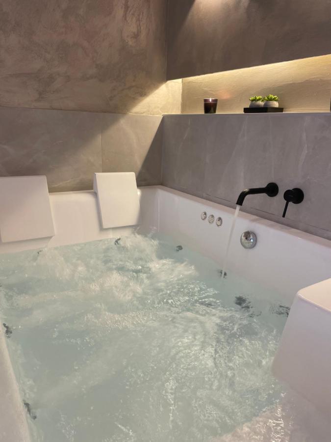 Apartment Jacuzzi Ladadika